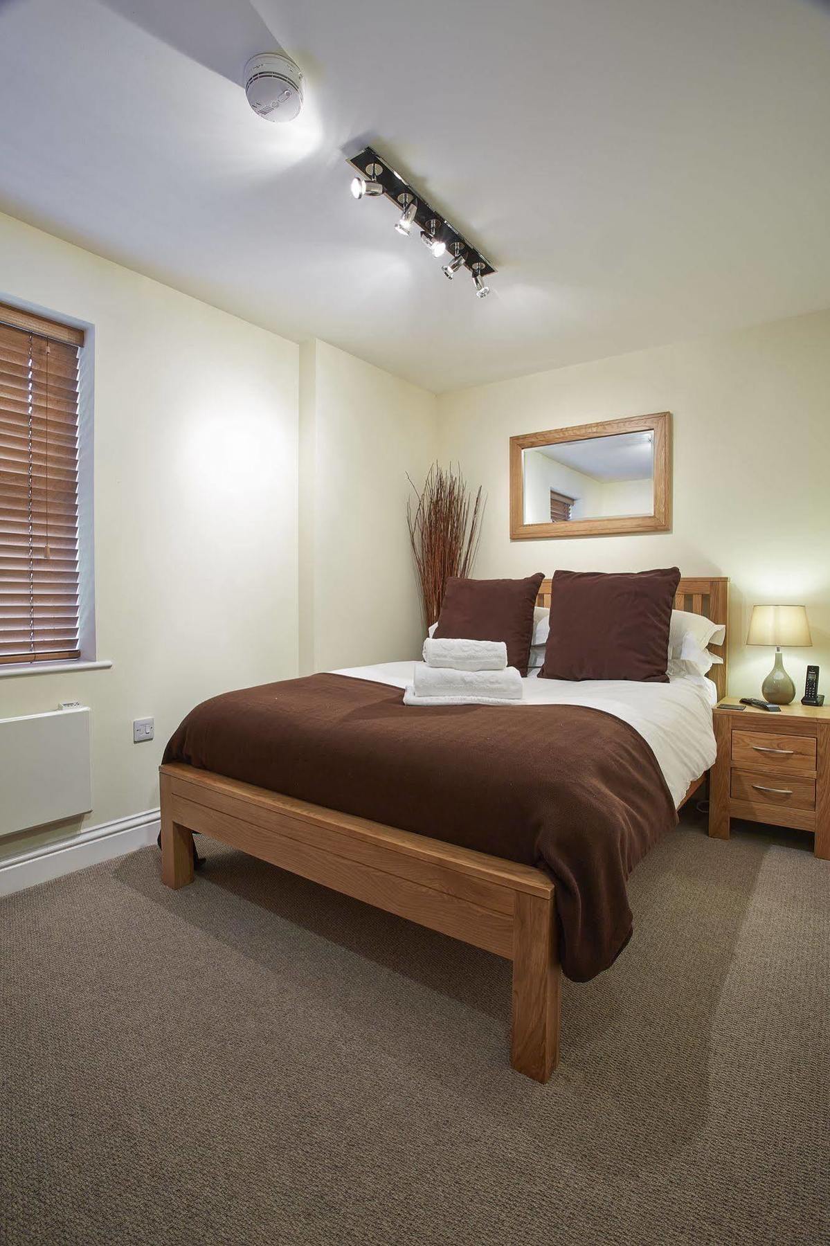 Swan Place Apartments By Viridian Apartments Swindon Exterior photo