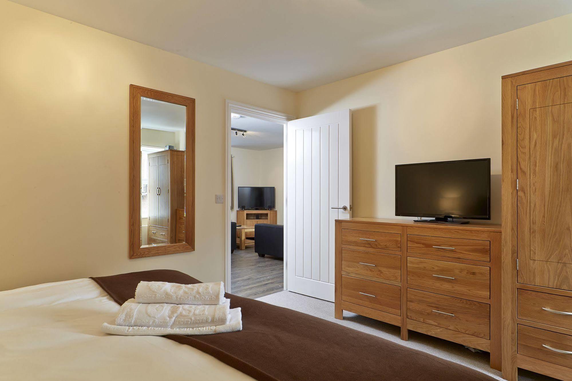 Swan Place Apartments By Viridian Apartments Swindon Exterior photo