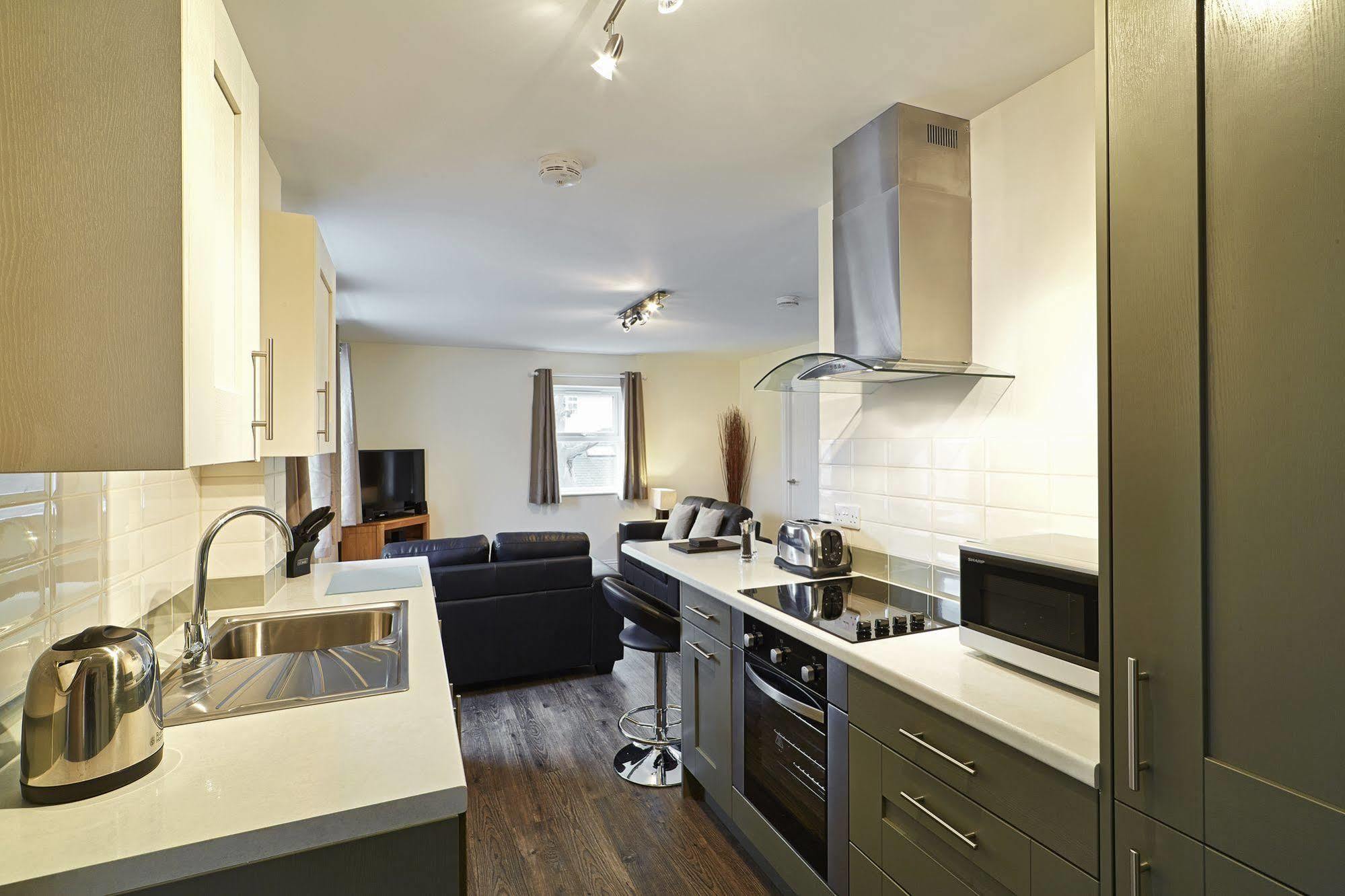 Swan Place Apartments By Viridian Apartments Swindon Exterior photo