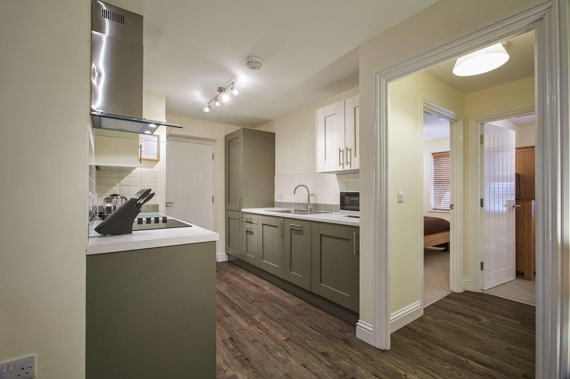 Swan Place Apartments By Viridian Apartments Swindon Exterior photo